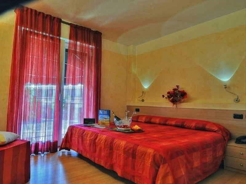 Hotel Savoia Lignano Sabbiadoro Exteriör bild